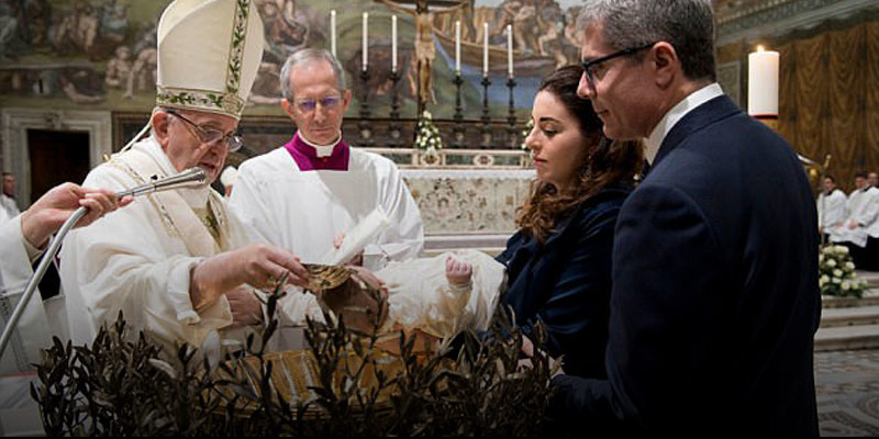 Vatikán - A hit átadására a család szeretetnyelvére van szükség!
