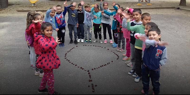 Egymillió gyermek imádkozza a rózsafüzért a világ békéjéért