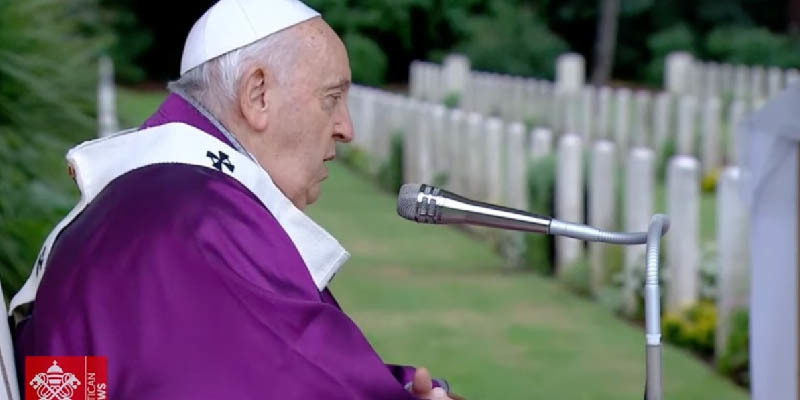 Emlékezés és remény: Ferenc pápa Halottak napján a római katonai temetőben