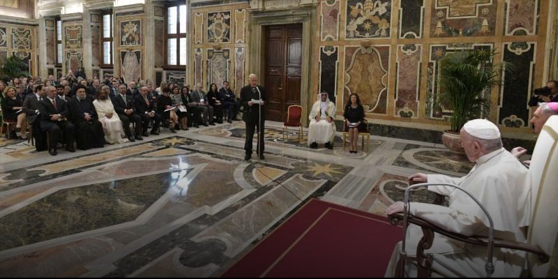 Ferenc pápa: El kell törölni a gyermekekkel való visszaélés minden formáját