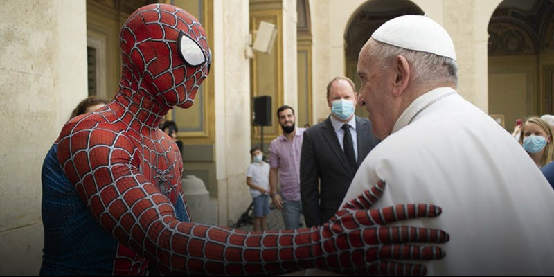 Vatikán - Ferenc pápa és a Pókember találkozása