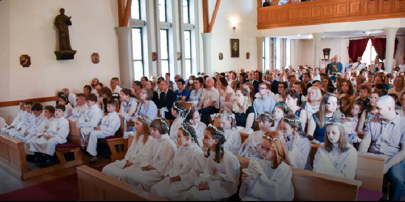 Óbuda - Elsőáldozók Don Bosco köpenye alatt