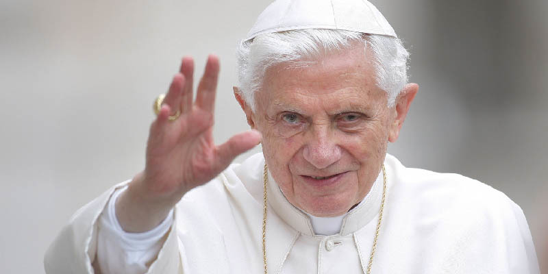 Vatikán – Búcsú XVI. Benedektől: „Egy nagy pápa távozott közülünk”