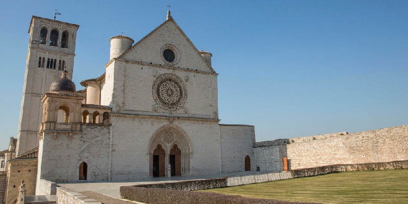 Olaszország - Artime bíboros az assisi pápai bazilikák új legátusa