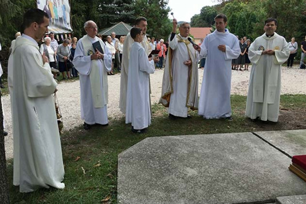 Péliföldszentkereszt – Őszi búcsú és tér megáldás