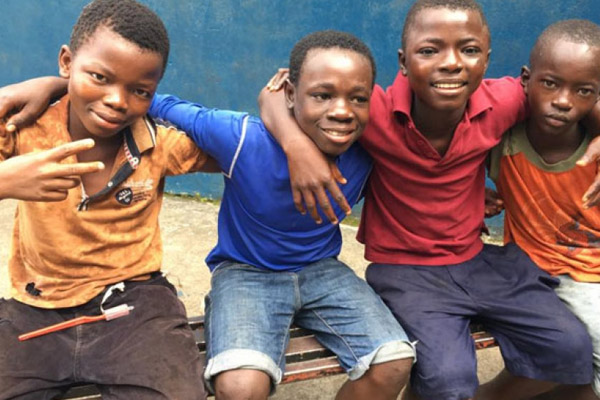Sierra Leone - Harc a hajléktalanság és a reménytelenség ellen 
