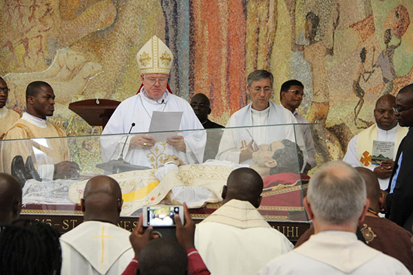 Kenya – Don Bosco ereklyéje a főváros Segítő Szűz Mária kegyhelyén