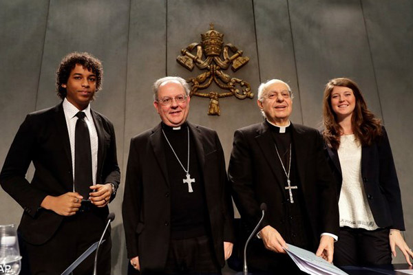 Vatikán - Bemutatták a fiatalokról, hitről és hivatástisztázásról szóló püspöki 