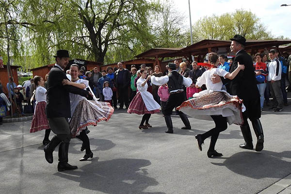 Kazincbarcika - Húsvéti termelői vásár a Don Bosco Sportközpontban