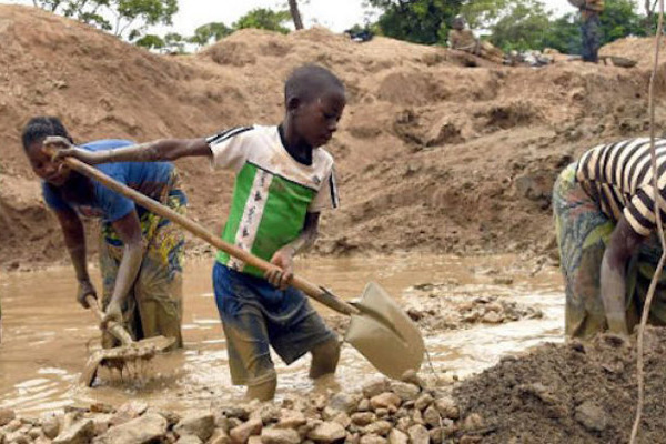 Afrika - Egészségügyi központ utcagyerekeknek a gyémánt városában