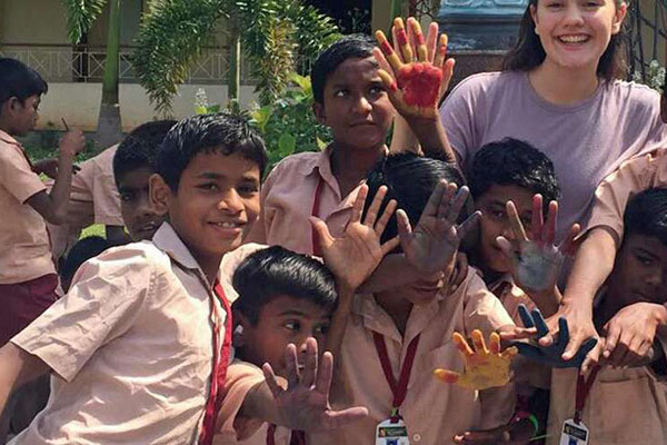 India – Önkéntesként HIV-fertőzött gyerekekkel