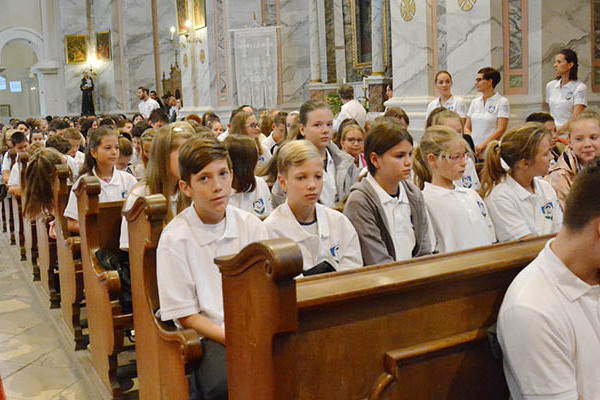 Nyergesújfalu – Jubileumi Veni Sancte tanévnyitó szentmise 