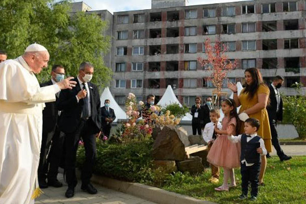 Szlovákia - Ferenc pápa a szaléziaknál járt a kassai Luník IX romatelepen 