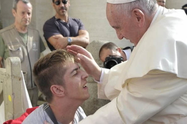 Ferenc pápa üzenete a fogyatékkal élők világnapjára