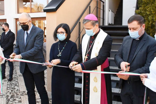 Románia - Átadták a Bosco Szent János szórványkollégiumot Nagybányán