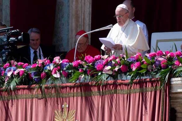 Ferenc pápa húsvéti Urbi et Orbi üzenete: Krisztus békéje lépjen be az életünkbe