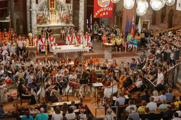Szlovénia - Újra több száz gyerekhang énekelt Máriának