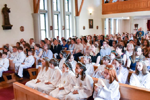 Óbuda - Elsőáldozók Don Bosco köpenye alatt