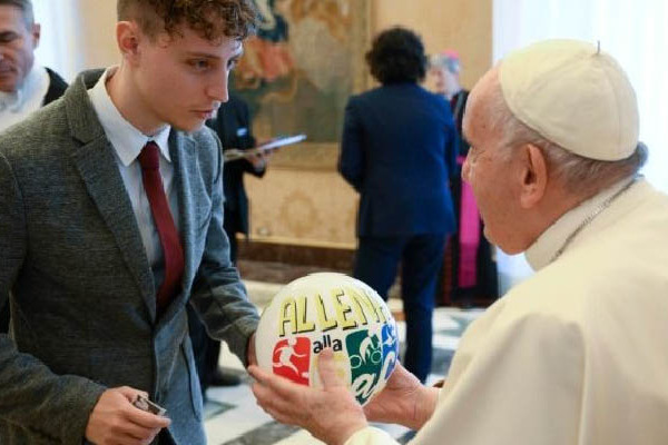 Ferenc pápa arra buzdítja a fiatalokat, hogy tegyék próbára magukat