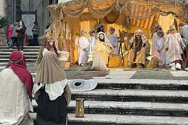 Élő betlehemi jelenetek Rómában a Santa Maria Maggiore bazilikánál