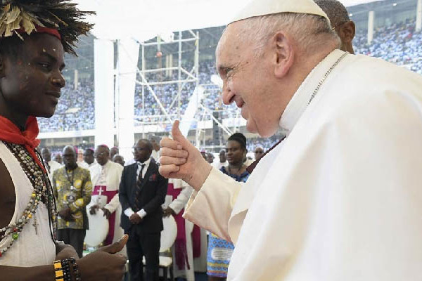 A pápa a kongói fiatalokhoz: „A ti kezetekben van egy másfajta jövő”