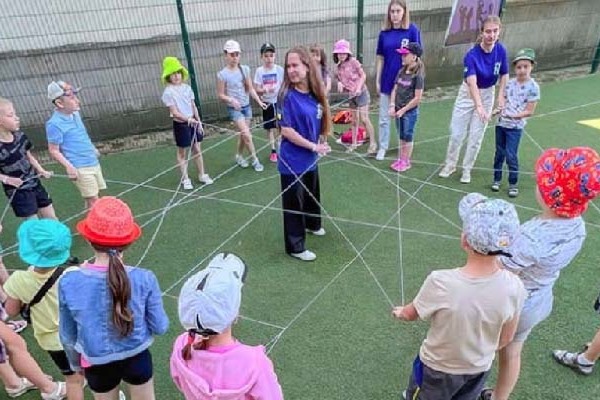 Ukrajna – Nyári táborok a háború miatt menekülni kényszerült gyermekek számára