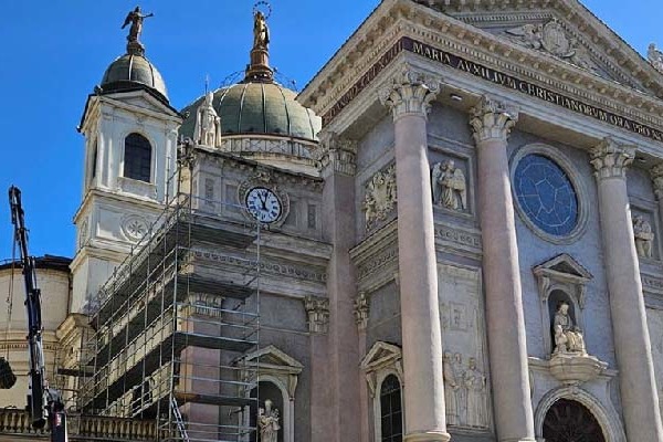 Olaszország – Felújítási munkálatok a Segítő Szűz Mária-bazilika két tornyán