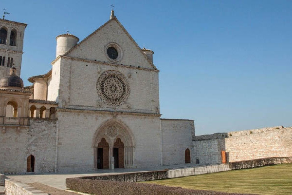 Olaszország - Artime bíboros az assisi pápai bazilikák új legátusa