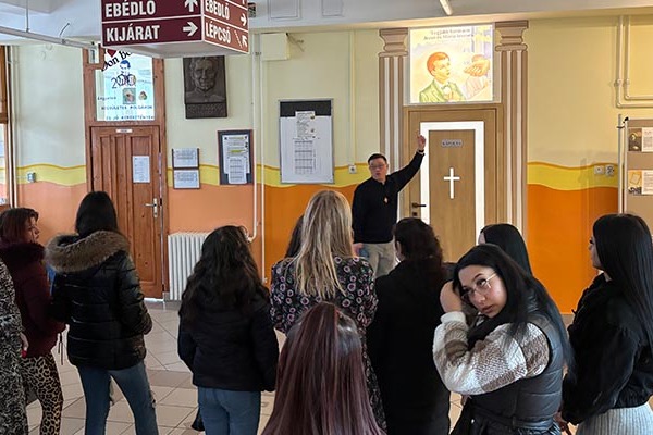 Kazincbarcika - Bemutatjuk a Don Bosco Iskola kápolnáját