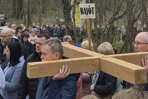 Péliföldszentkereszt - Keresztút a ferences rend jubileumi évében