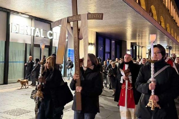 Olaszország – Az élet reményét keresve: a „Láthatatlanok keresztútja” Rómában