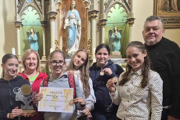 Nyergesújfalu – Megnyertük a régiós hittanversenyt!