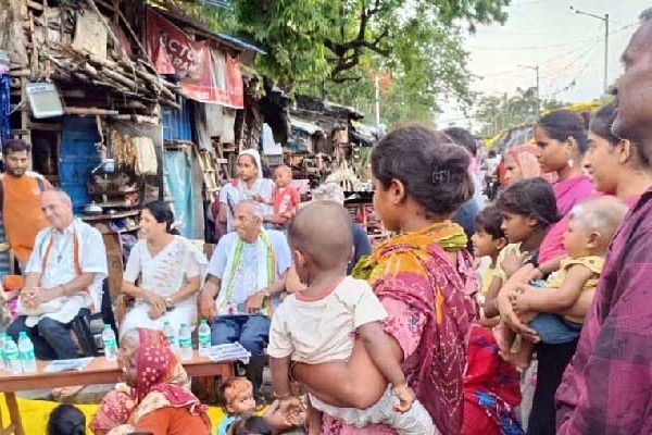 India - Olcsó lakásokat építenek a szaléziak Kalkutta egyik nyomornegyedében